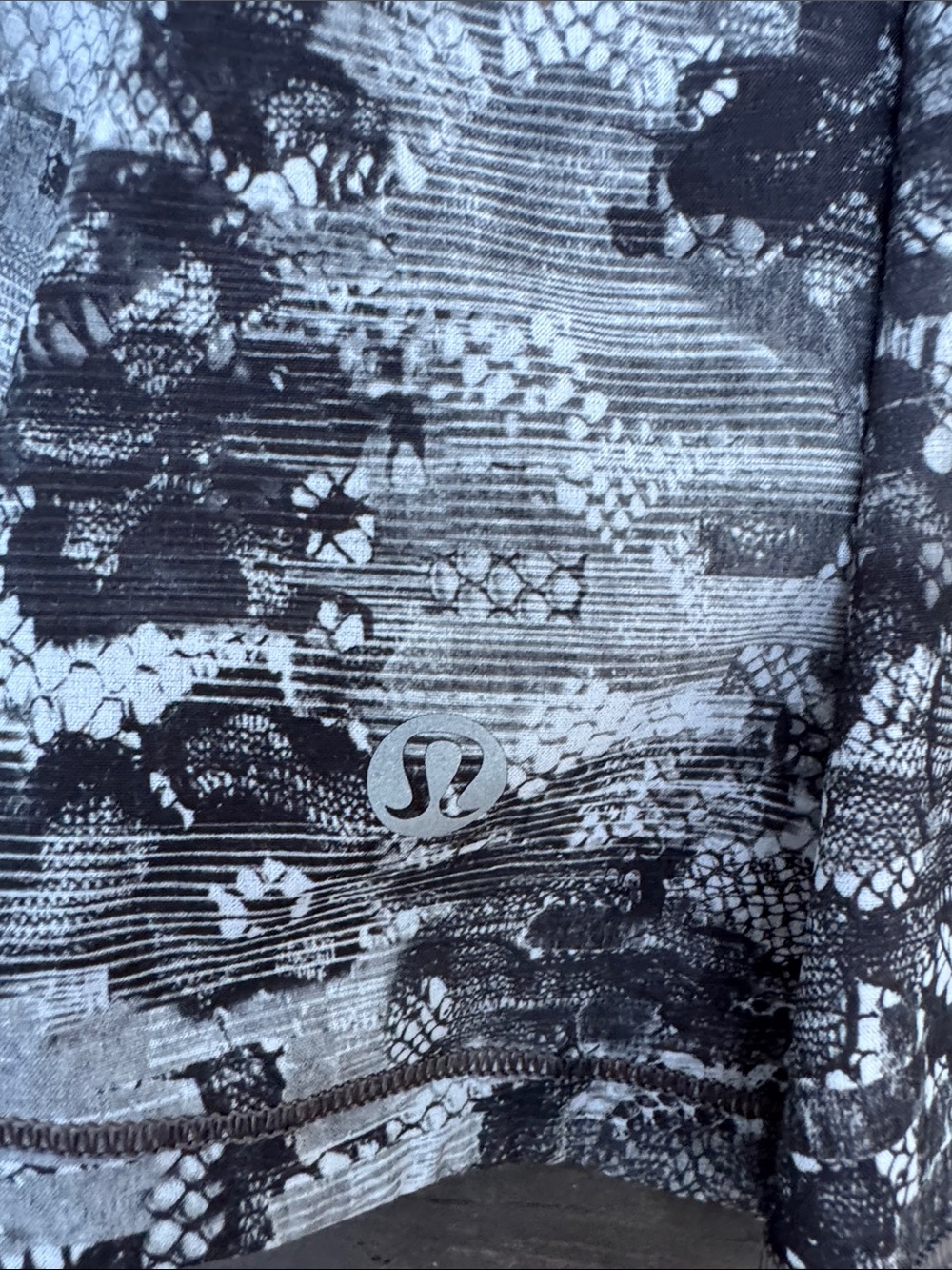 lululemon athletica Black & Gray Printed Active Mini Skirt size 2 - Picture 3 of 7